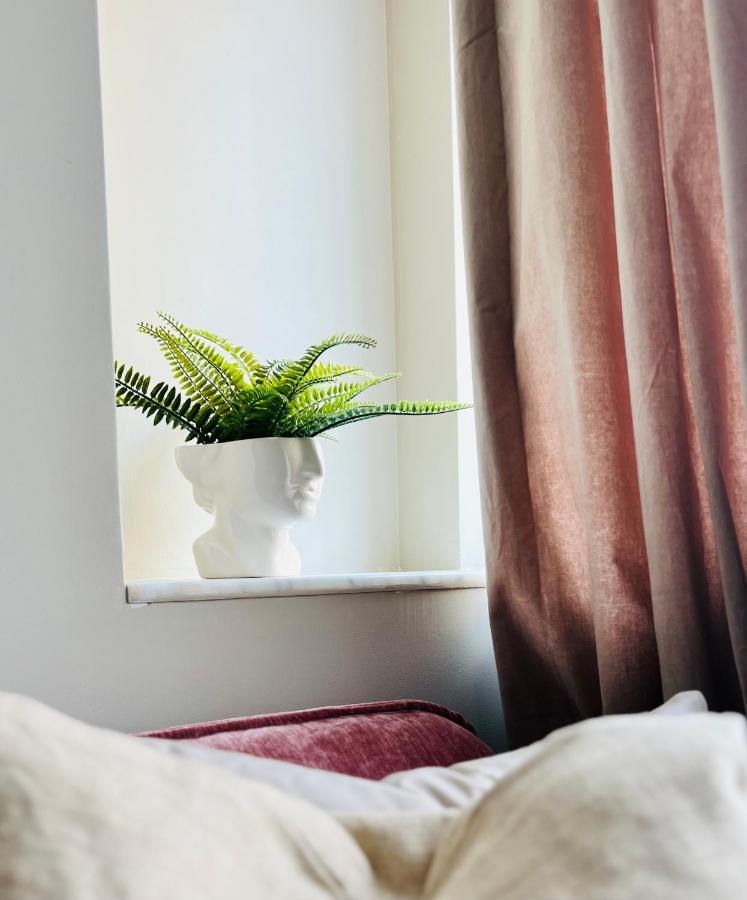 Ultracentral Lux Boutique 1Br Ap Near Subway Bucarest Esterno foto