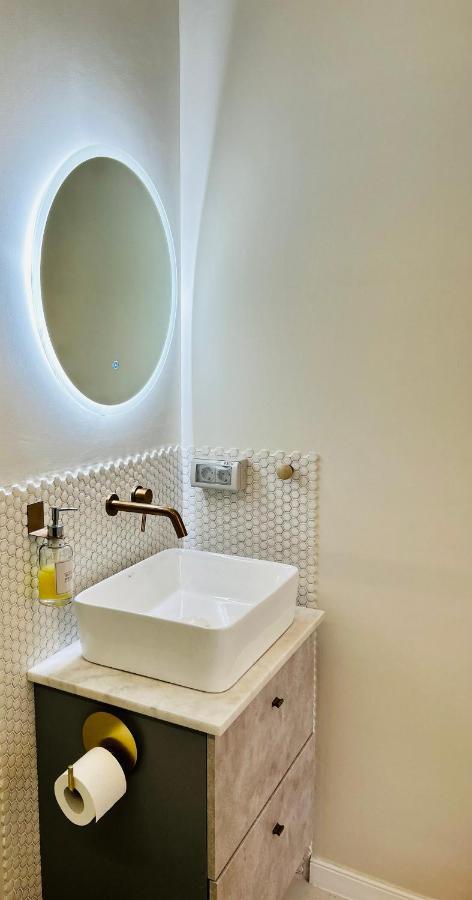 Ultracentral Lux Boutique 1Br Ap Near Subway Bucarest Esterno foto